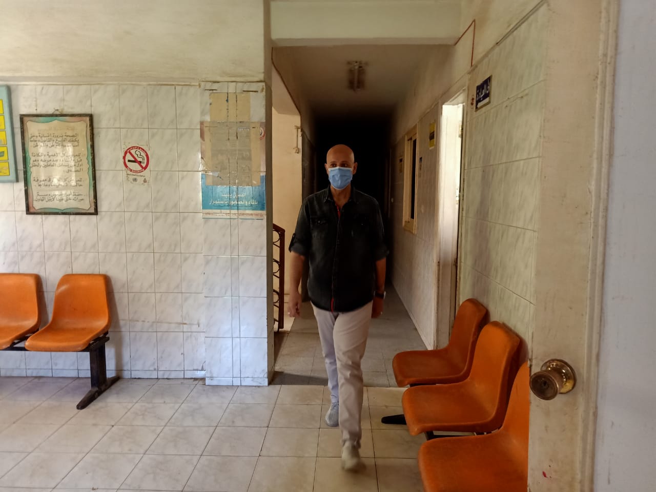 جولة مفاجئة لوكيل وزارة الصحة بمركز لقاح كورونا بالشرقية 05