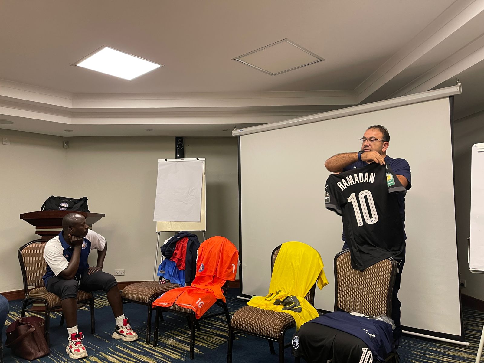 بيراميدز وعزام التنزاني