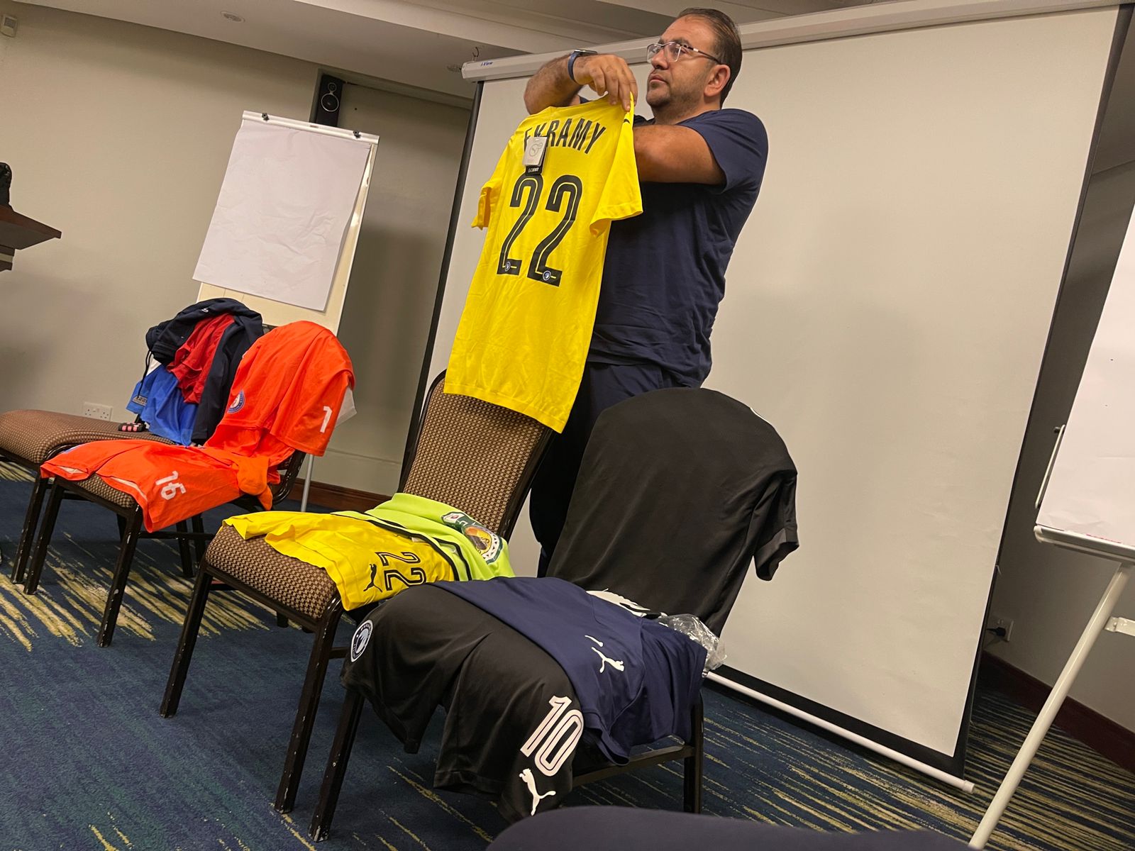 بيراميدز وعزام التنزاني