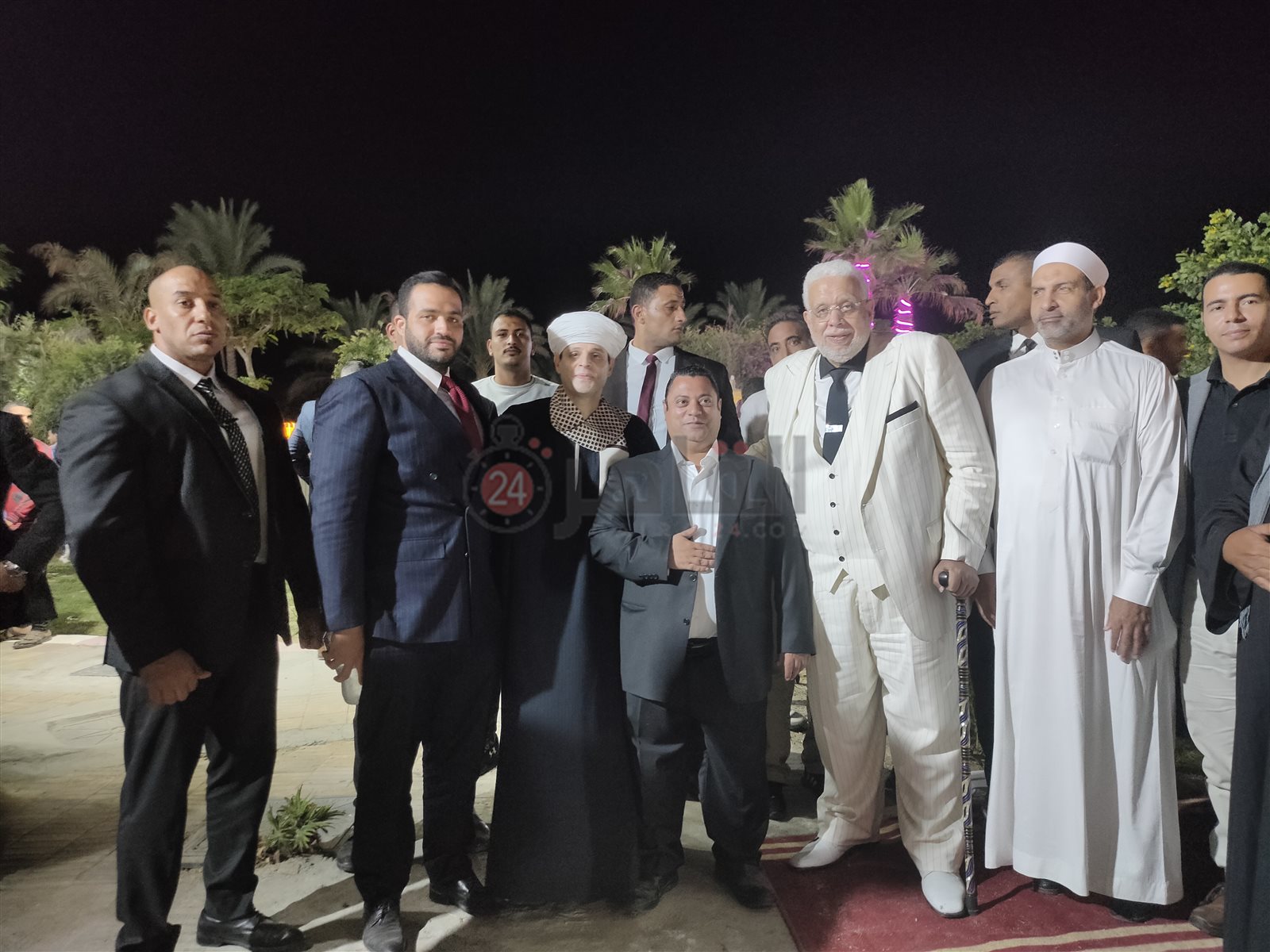 صورة تذكارية لأبرز الحضور مع محمود التهامي