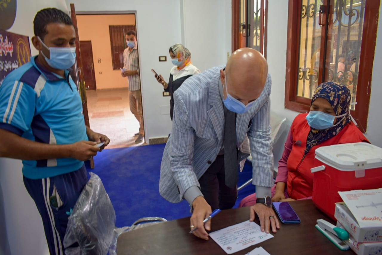 تطعلم المواطنين بلقاح كورونا في إدارة المرور بالشرقية 01