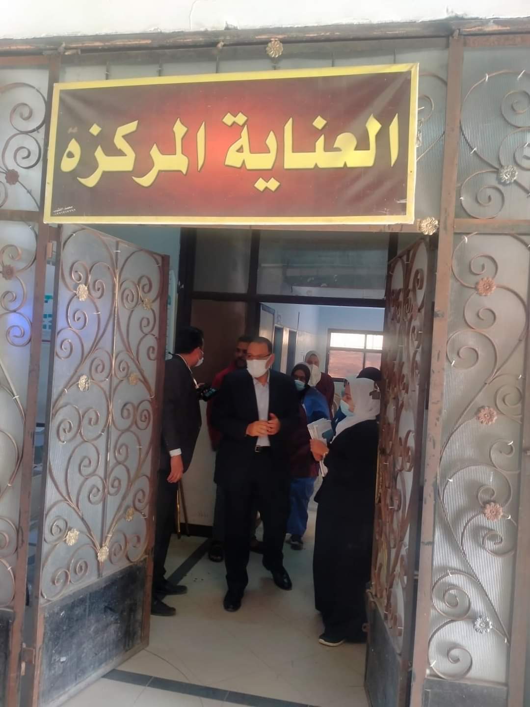 جولة المحافظ بمستشفى بلبيس المركزي 06