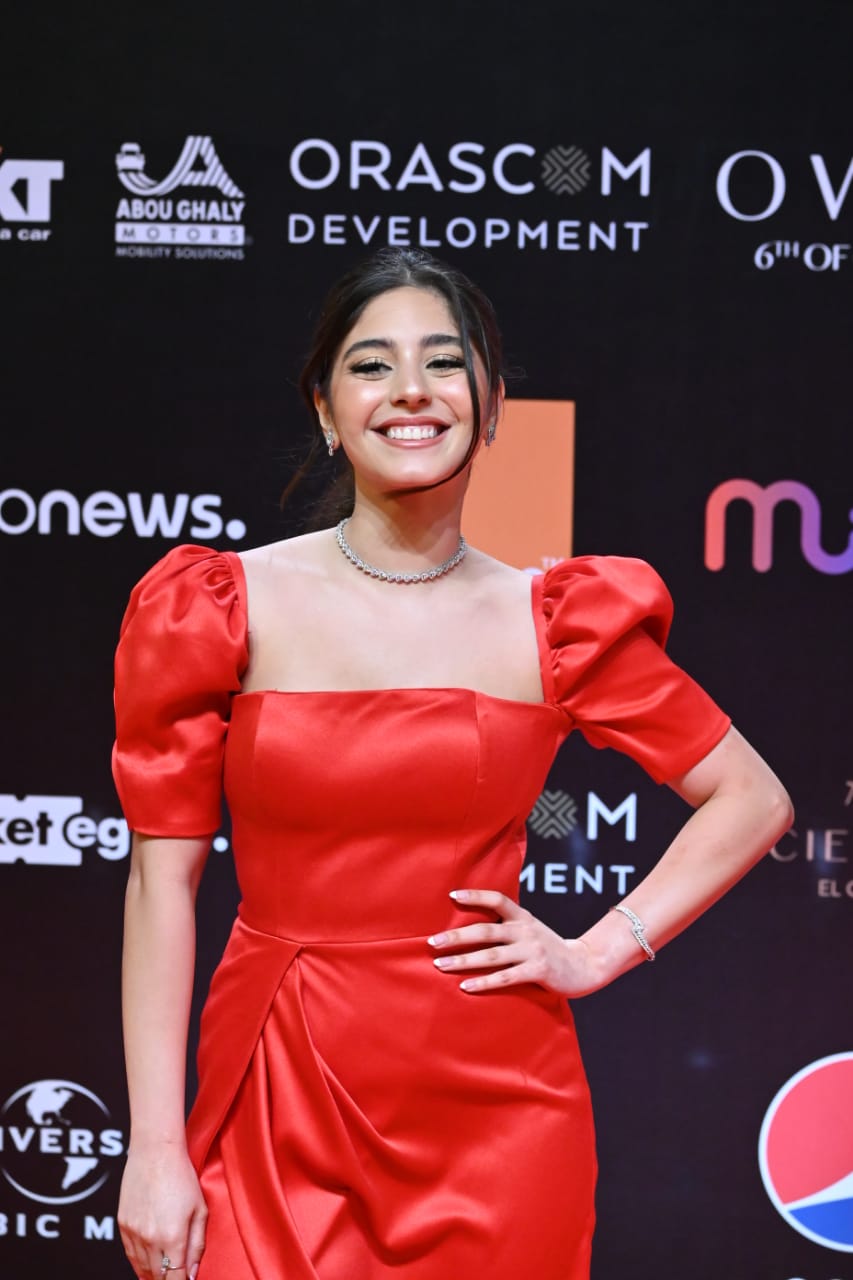 عرض فيلم ريش بالجونة (1)