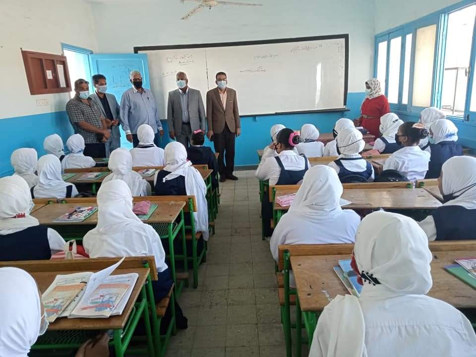 جولة تفقدية لوكيل تعليم البحر الأحمر