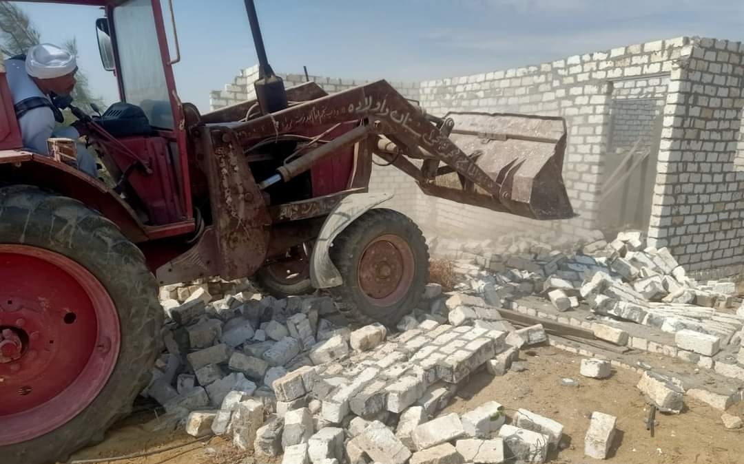 إزالة منزل مُخالف بـ «البلوك الأبيض» في الفيوم