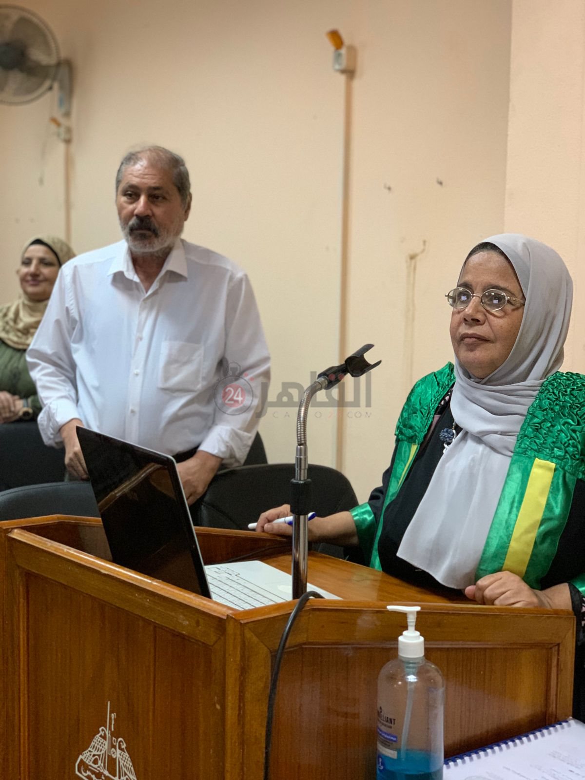 الدكتورة نجوى مع زوجها