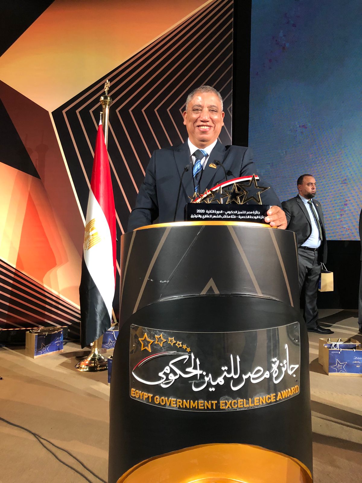 أحمد زيدان عقب حصوله على الجائزة