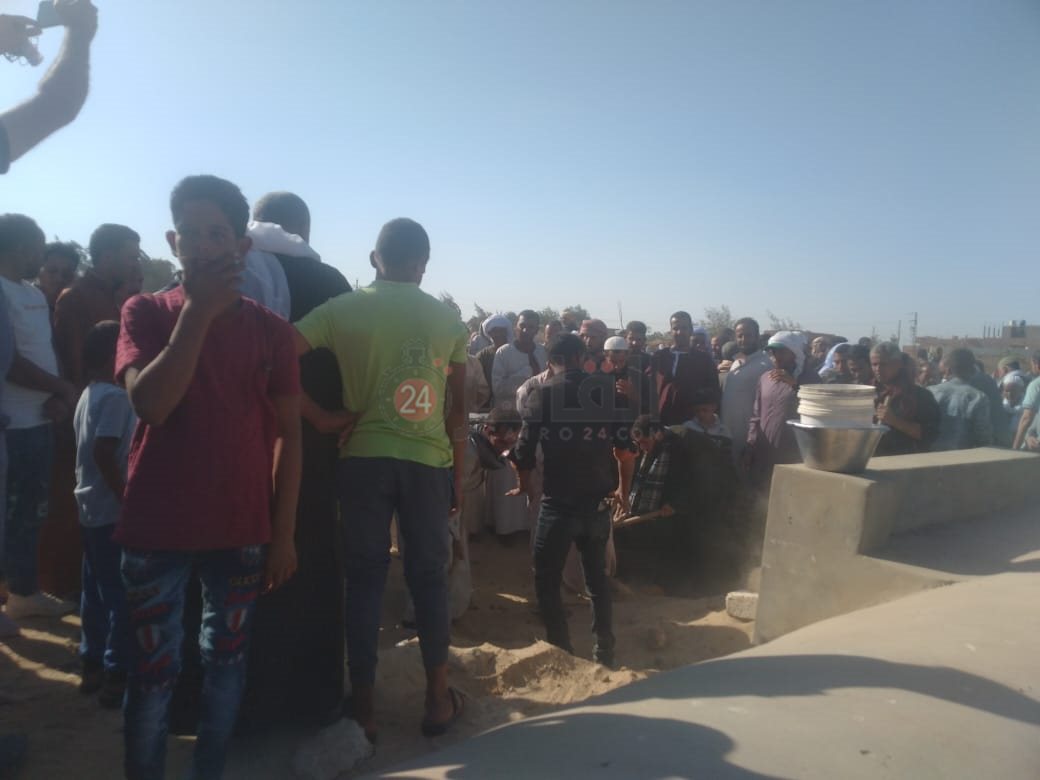 جانب من تشييع الجثمان