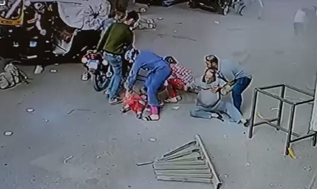  صور من حادث سقوط سيارة من أعلى  محور  صفط اللبن