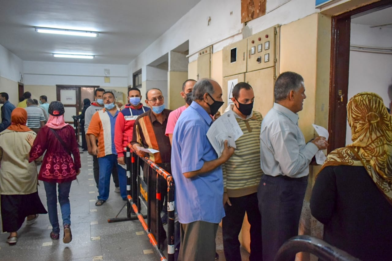 تطعيم المواطنين بلقاح كورونا بالشرقية 04