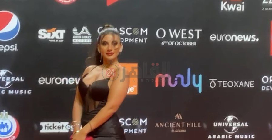 جورجينا طواف في الجونة (4)