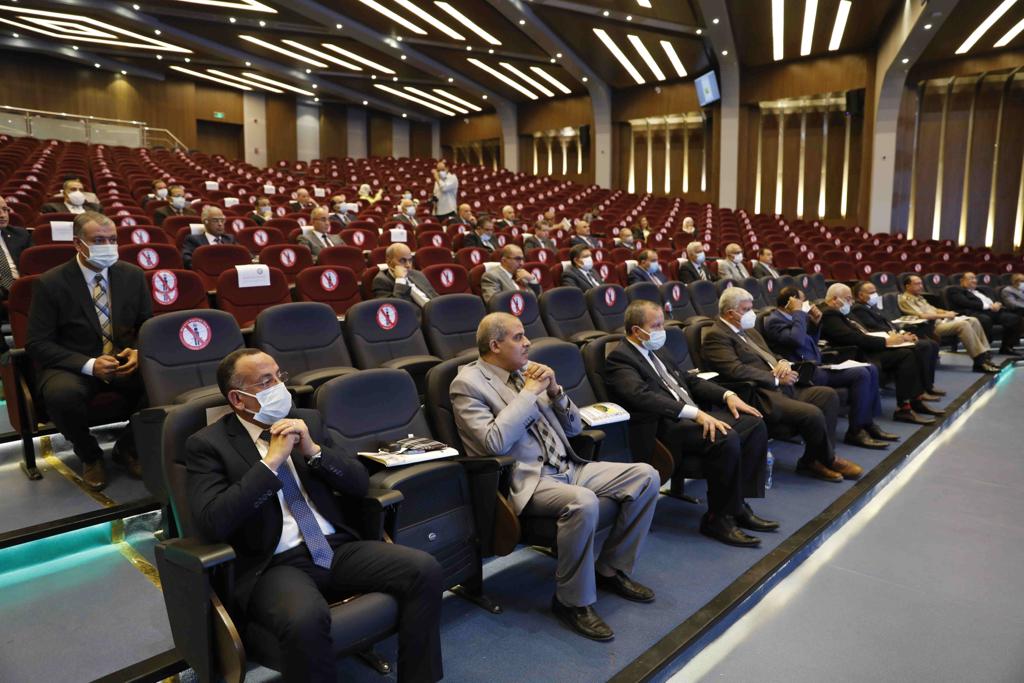 جانب من التوقيع