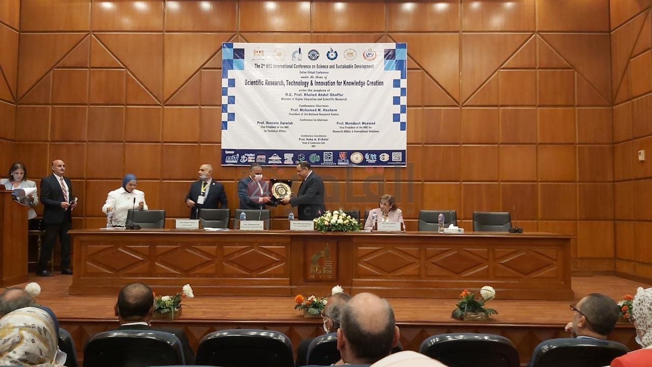 محمود صقر رئيس أكاديمية البحث العلمي