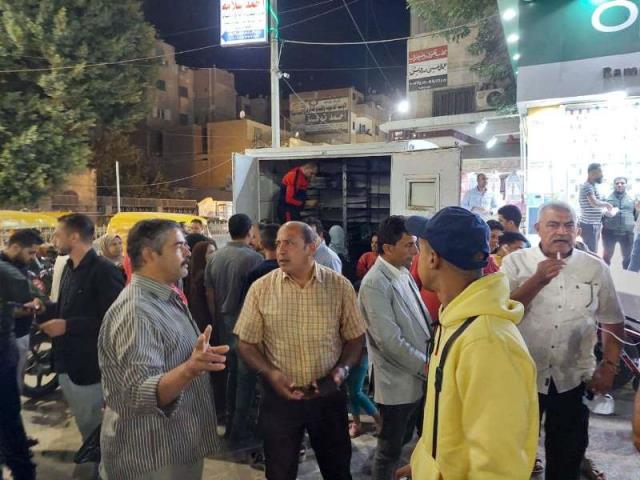 تزاحم على سيارة الفينو بالشرقية 02