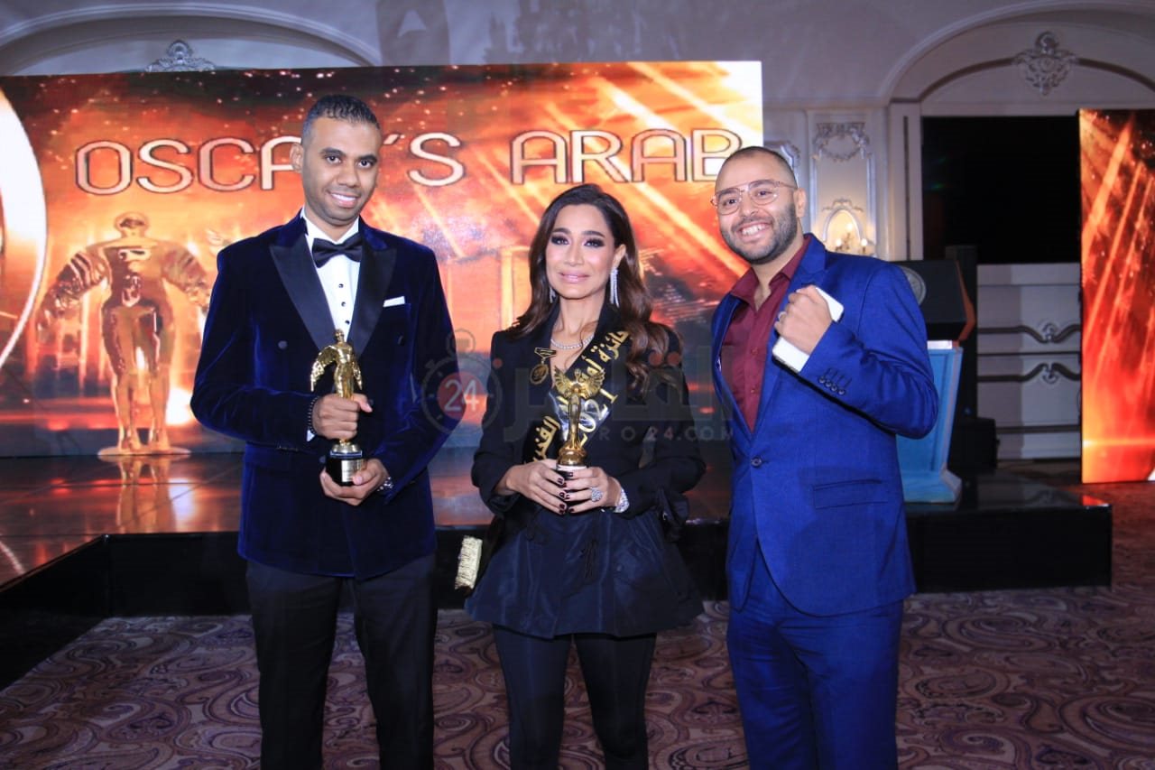 محمود المملوك يتسلم تكريم القاهرة 24 كـ افضل موقع صحفي بمهرجان اوسكار العرب (9)
