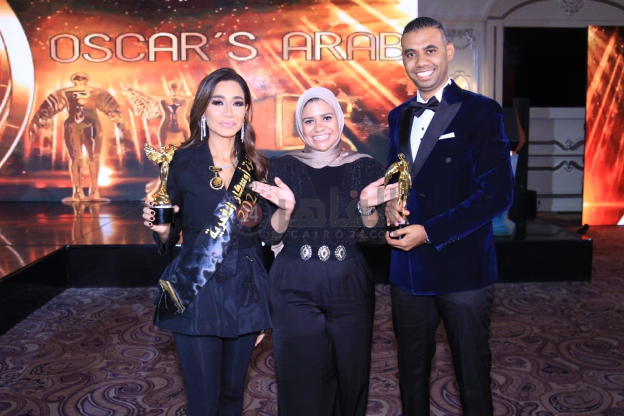 محمود المملوك يتسلم تكريم القاهرة 24 كـ افضل موقع صحفي بمهرجان اوسكار العرب (5)