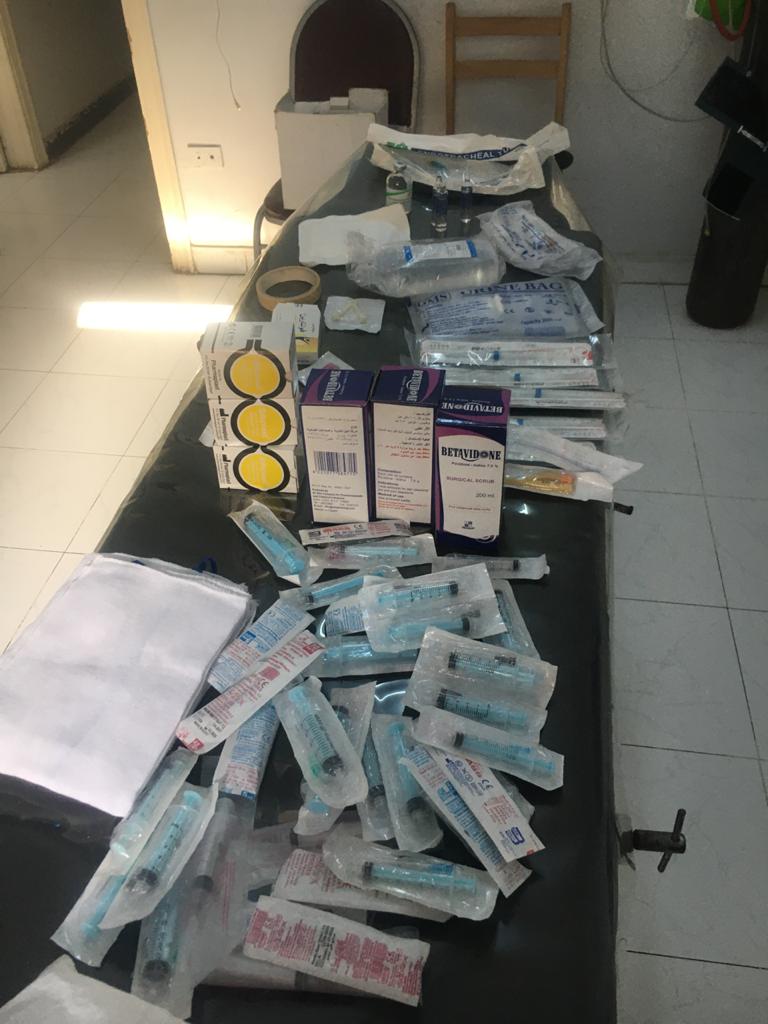 أدوية ومستلزمات مجهولة بالمراكز المخالفة 02