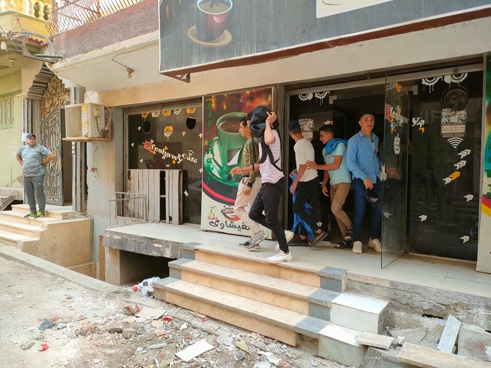 حملة على الكافيها تكشف عن هروب طلاب الإعدادية وقت الدراسة بالشرقية 02