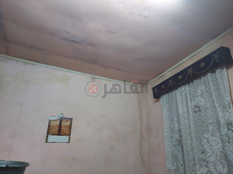 سقف المنزل المتهالك 