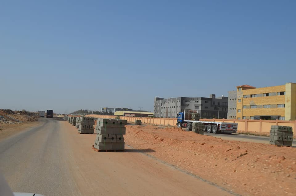 تمهيد الطريق لموقف سيارات القطار الكهربائي بالعاشر من رمضان 04