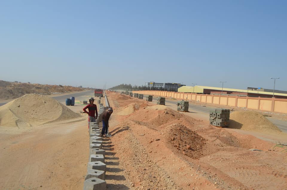 تمهيد الطريق لموقف سيارات القطار الكهربائي بالعاشر من رمضان 010