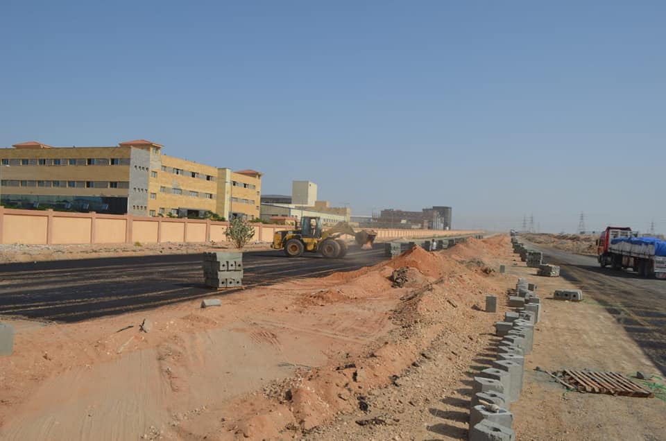 تمهيد الطريق لموقف سيارات القطار الكهربائي بالعاشر من رمضان 011