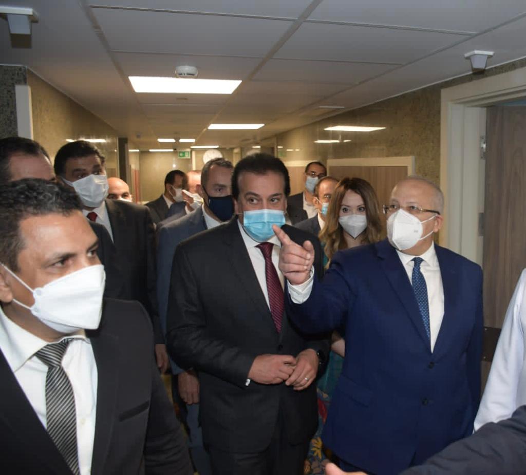 وزير التعليم العالي ورئيس جامعة القاهرة