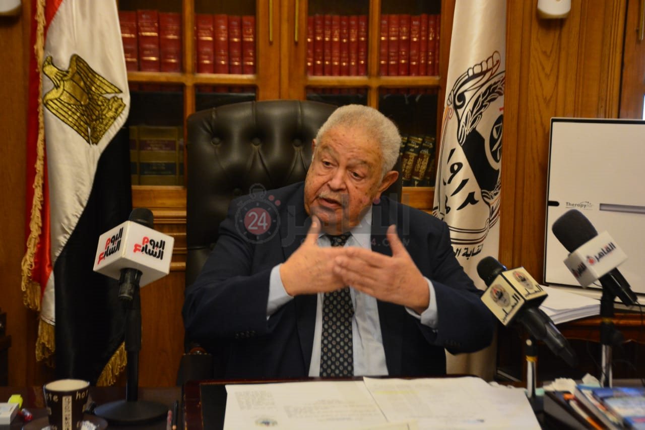 نقيب المحامين