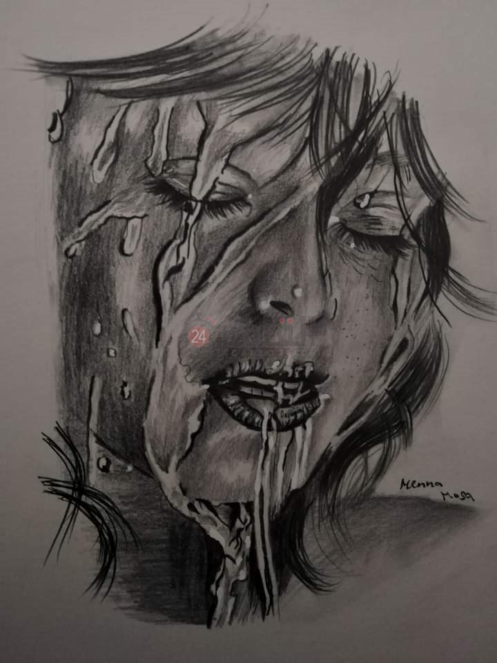 فتاة متعبة يغطيها الماء