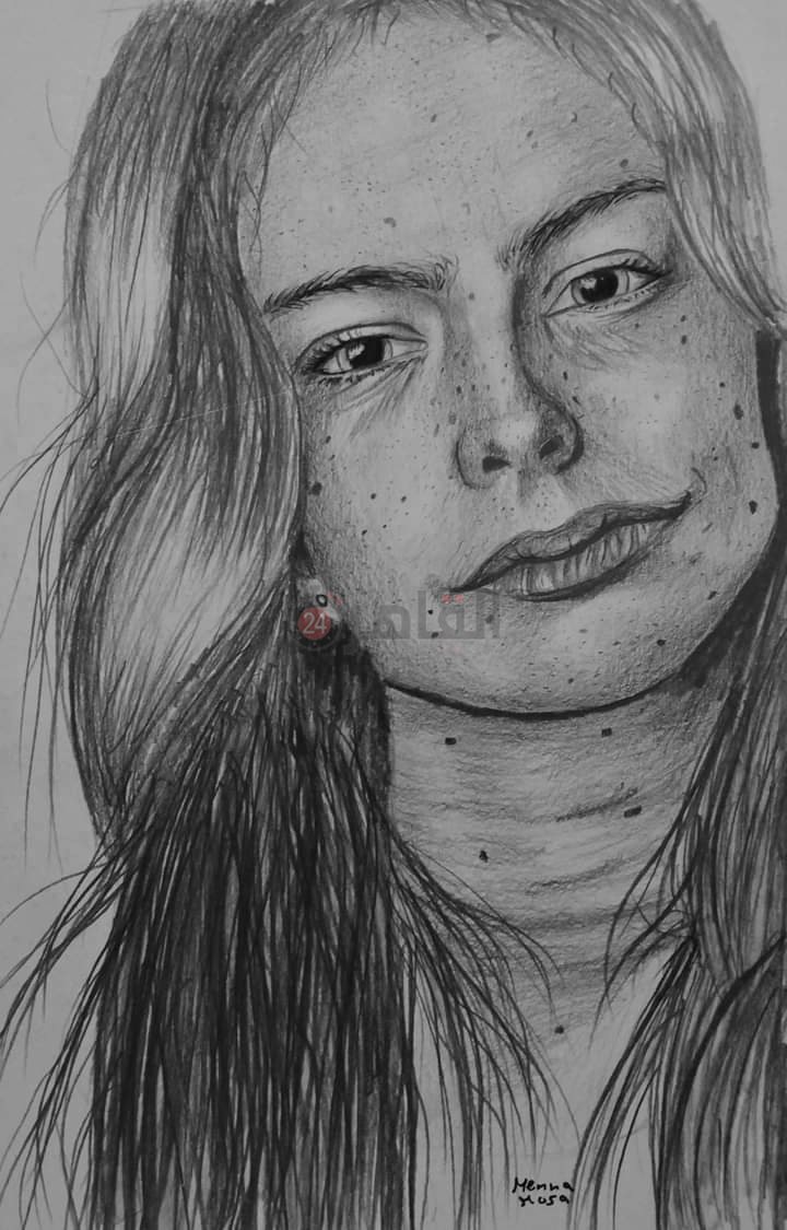 وجه فتاة بالقلم الرصاص