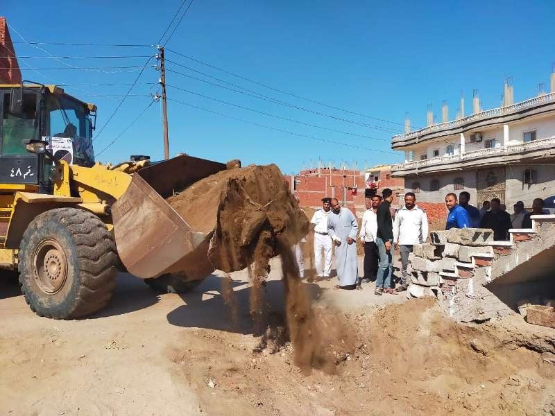 إزالة التعديات على الأراضي بالشرقية 02