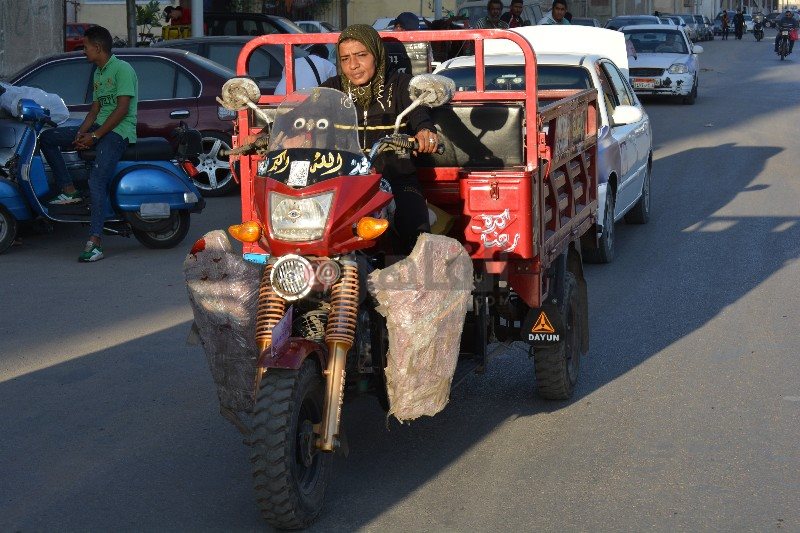 أم منة بالتروسيكل 