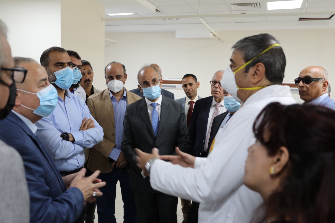 وفد جامعي يتفقد مستشفى العاشر من رمضان الجامعي 01