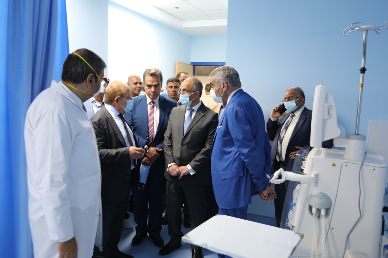 وفد جامعي يتفقد مستشفى العاشر من رمضان الجامعي 02