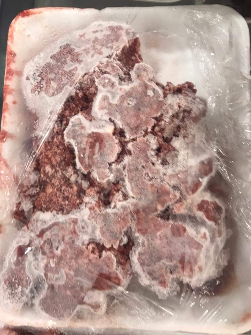 ضبط لحوم غير صالحة للاستهلاك الآدمي داخل ماركت شهير بالفيوم