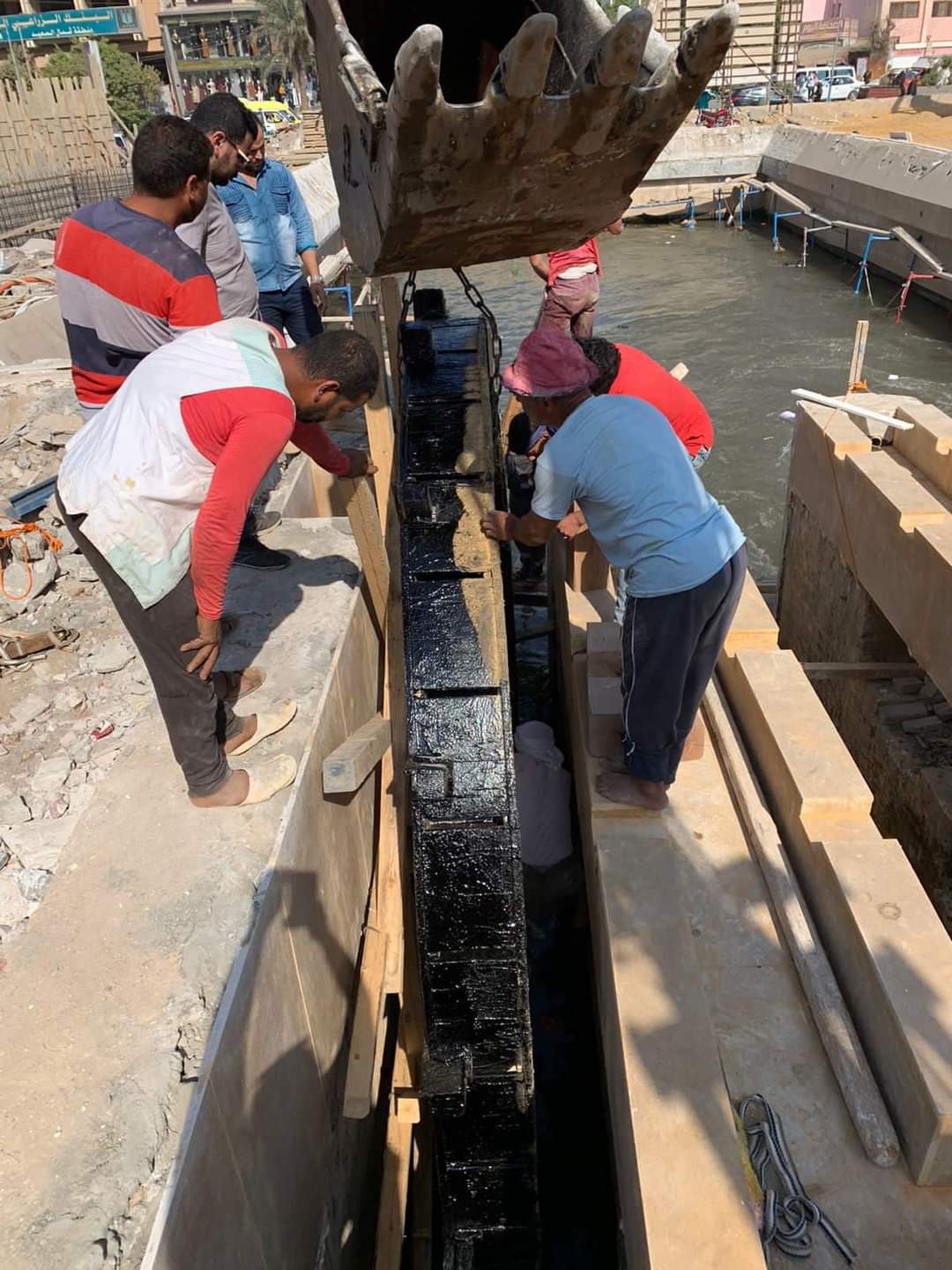 تركيب أول ساقيتين بعد تطويرها