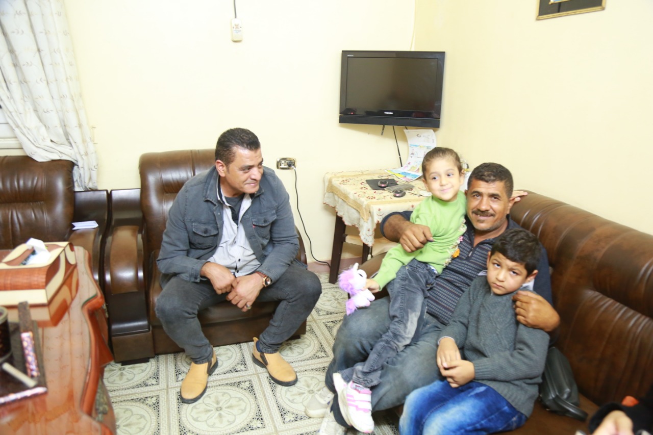 تسليم 4 أطفال لوالدهم بعد رحلة بحث استمرت 3 سنوات