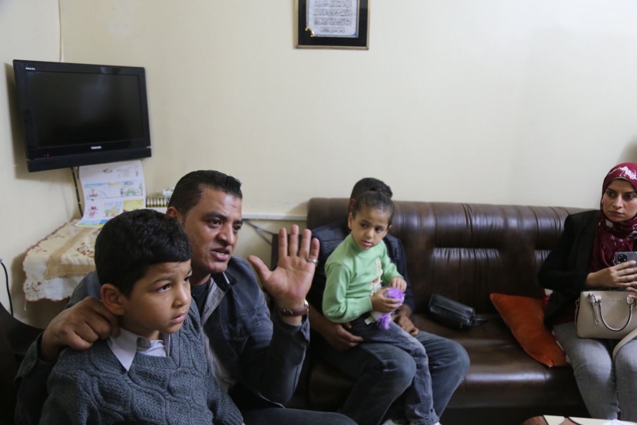 تسليم 4 أطفال لوالدهم بعد رحلة بحث استمرت 3 سنوات