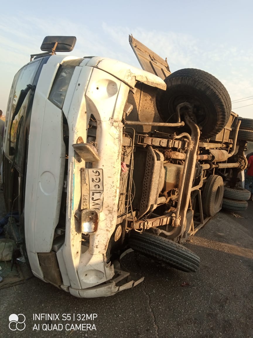  انقلاب اتوبيس نقل ركاب بأسيوط