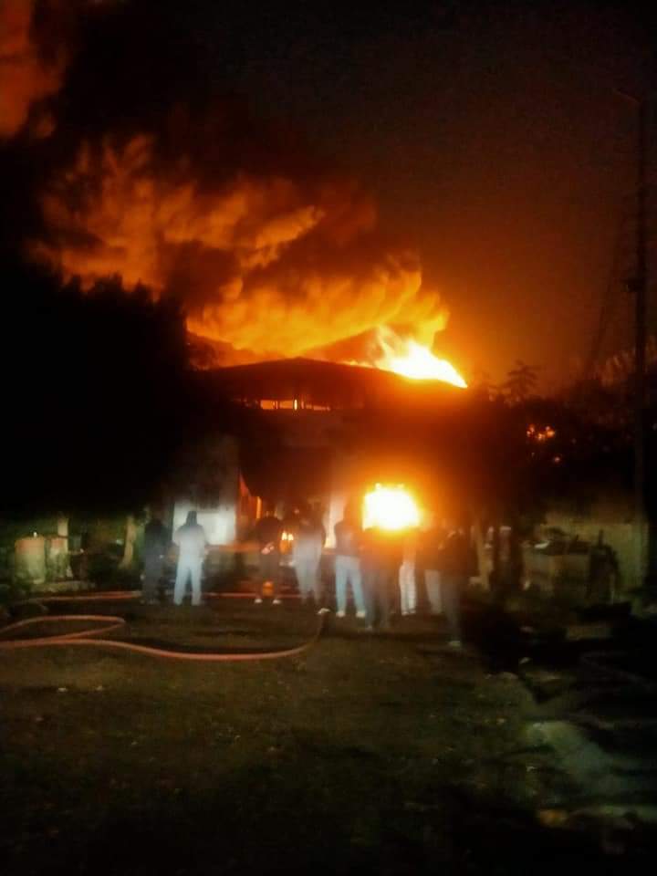 السيطرة على حريق مصنع بلاستيك بالشرقية 07