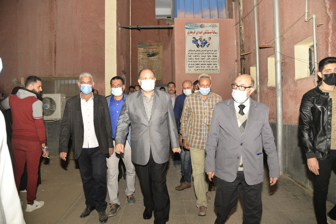 محافظ أسيوط يزور طلاب مدارس البداري عقب تعرضهم للتسمم