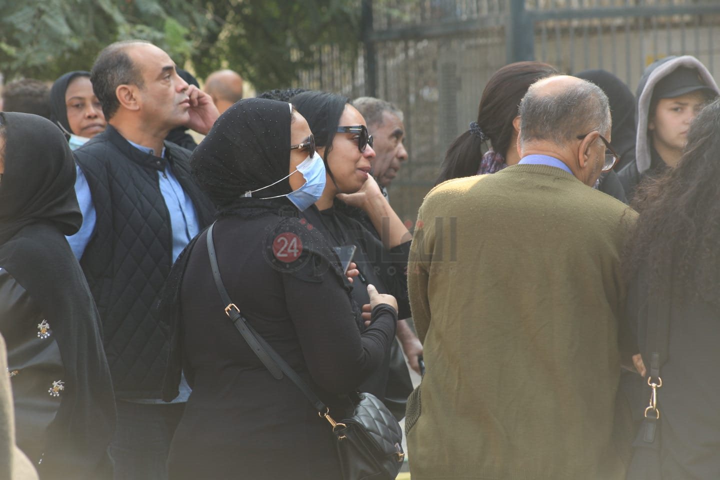 جنازة نجل شقيقة الفنان محمد منير (4)