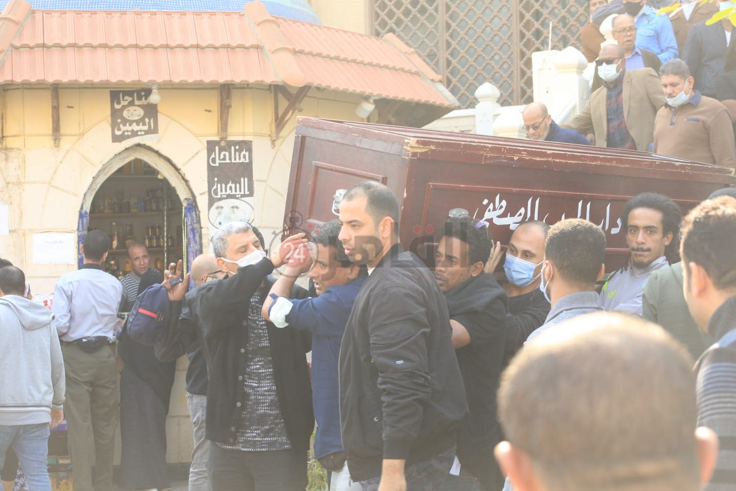 جنازة نجل شقيقة الفنان محمد منير (17)