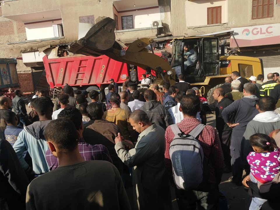 مقطورة تقنحم فرن عيش بالشرقية 04