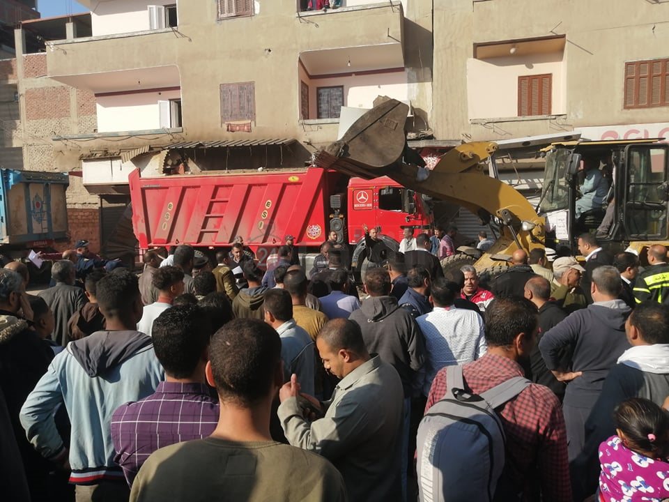 مقطورة تقنحم فرن عيش بالشرقية 05