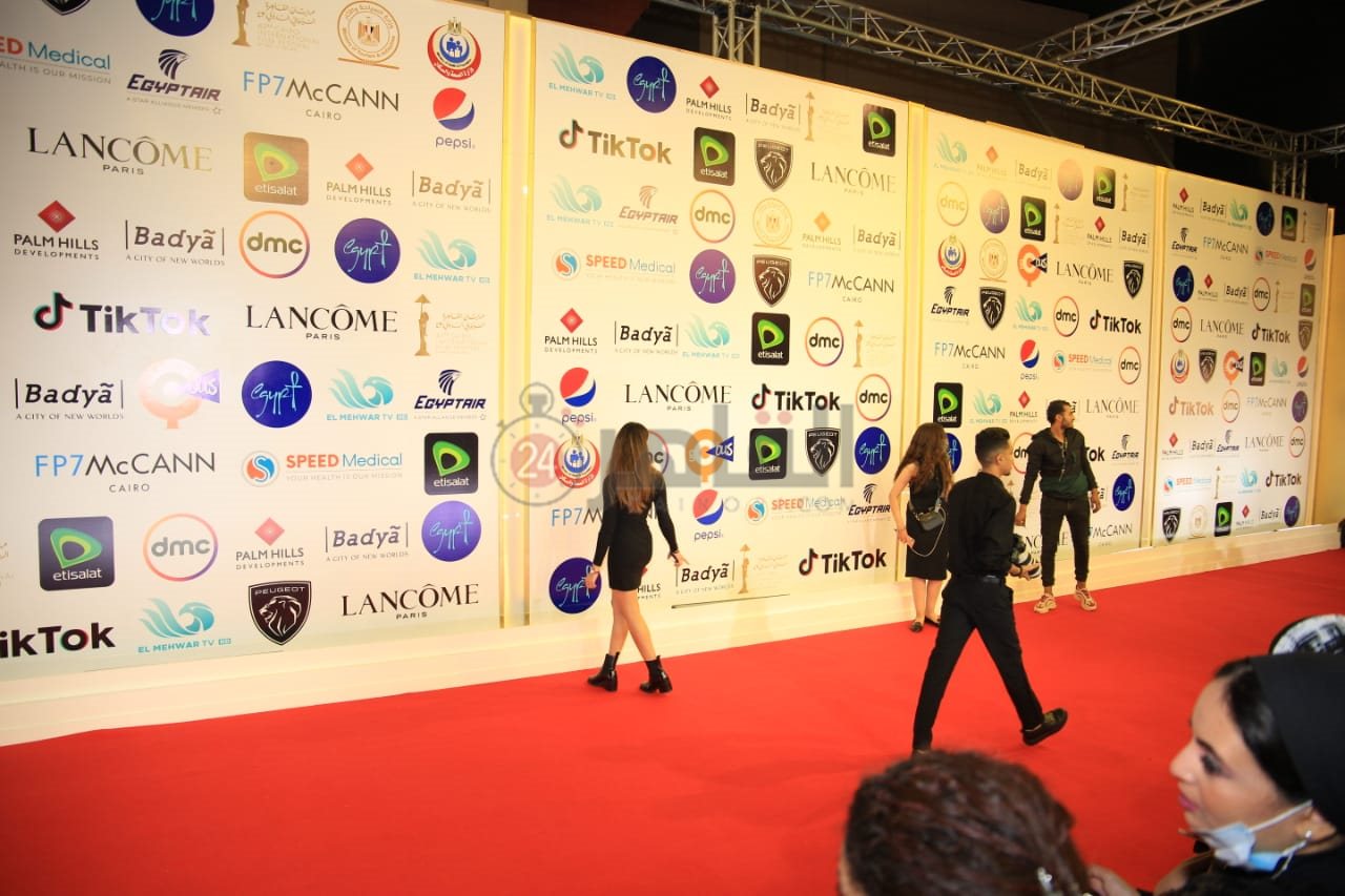 الاستعدادات النهائية لمهرجان القاهرة السينمائي (8)