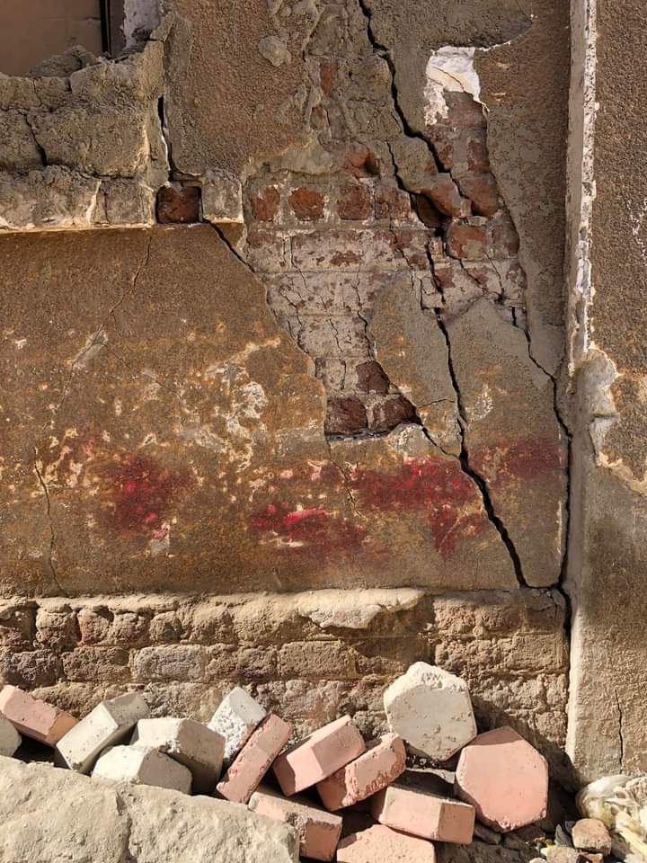 منزل آيل للسقوط بأسيوط 