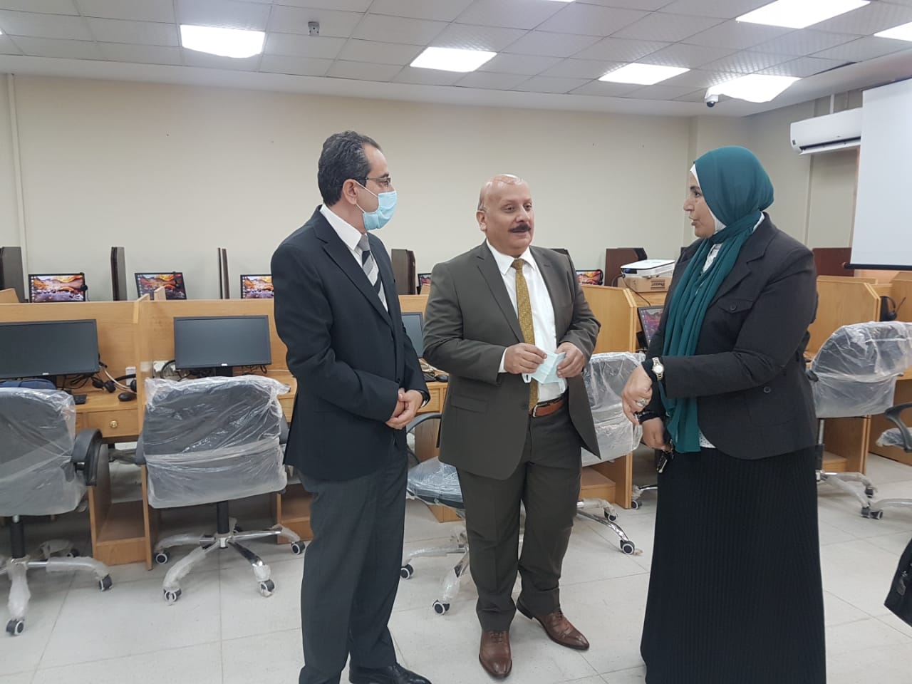 بدء الاختبار الإلكتروني التجريبي الأول بكلية التمريض