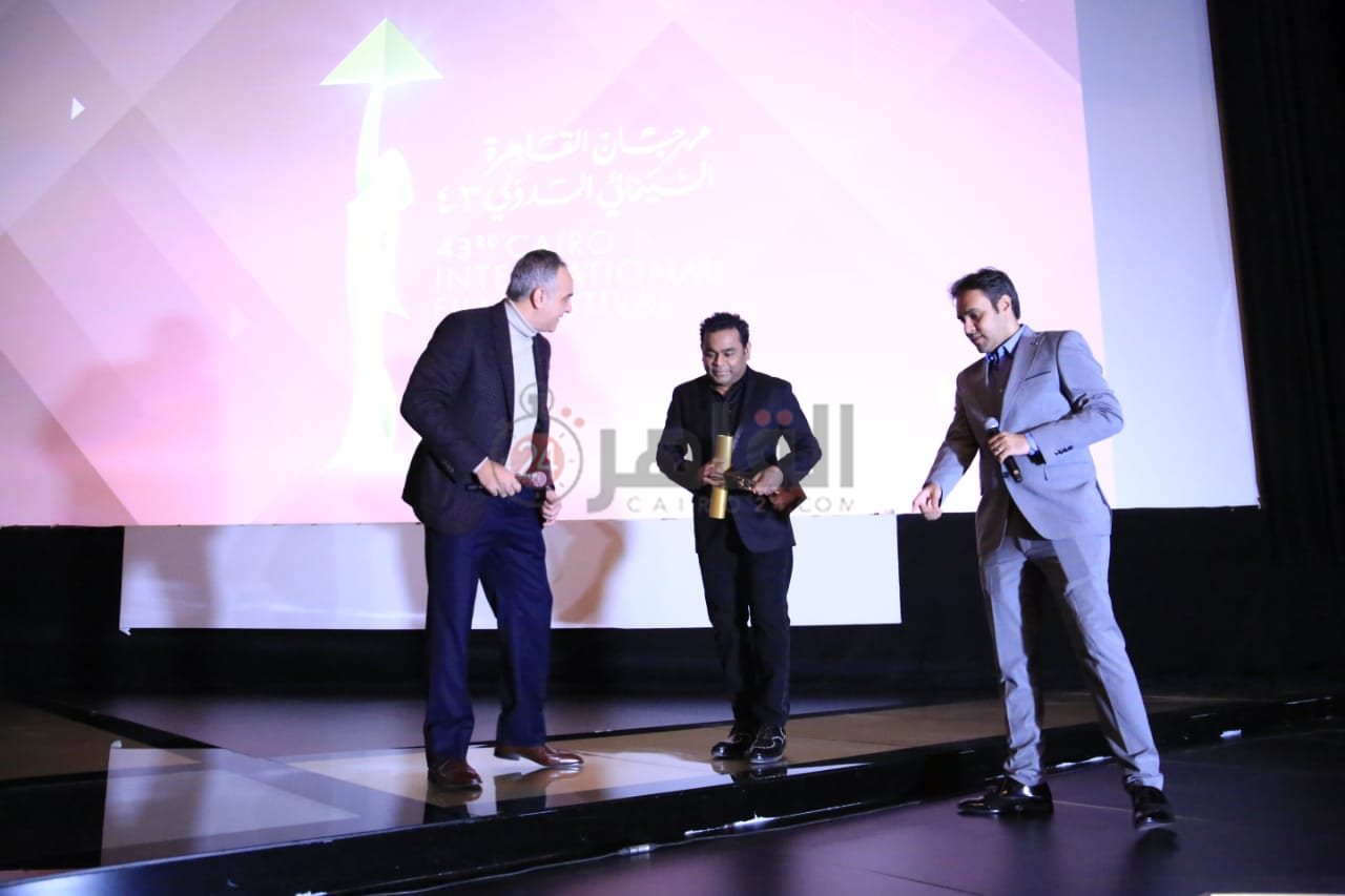 تكريم الموسيقار الهندي أي آر رحمان بمهرجان القاهرة السينمائي (16)