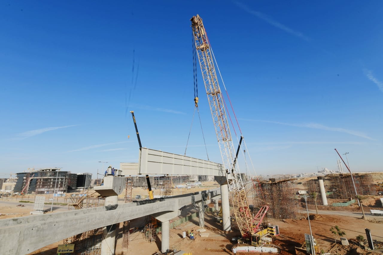  تقاطع بين القطار الكهربائي LRT ومونوريل العاصمة الإدارية